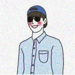 读者老周的头像，在放映机旁微笑